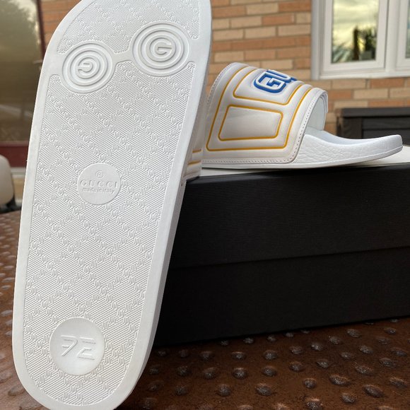 Gucci Logo Leather Slide in White NEW IN BOX - Picture 2 of 3
